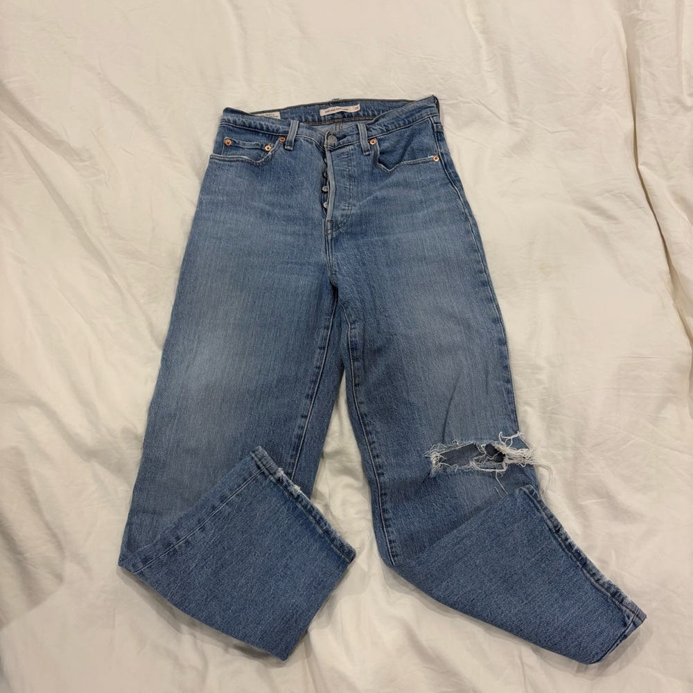 Levi's Ribcage Straight Distressed Jeans